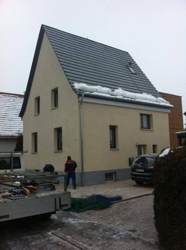 WiKo-Dach-Mitarbeiter auf einer Baustelle im Winter